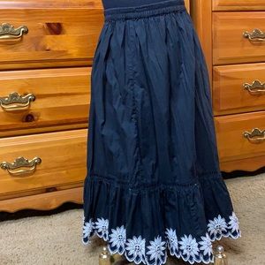 Skirt Flower trim